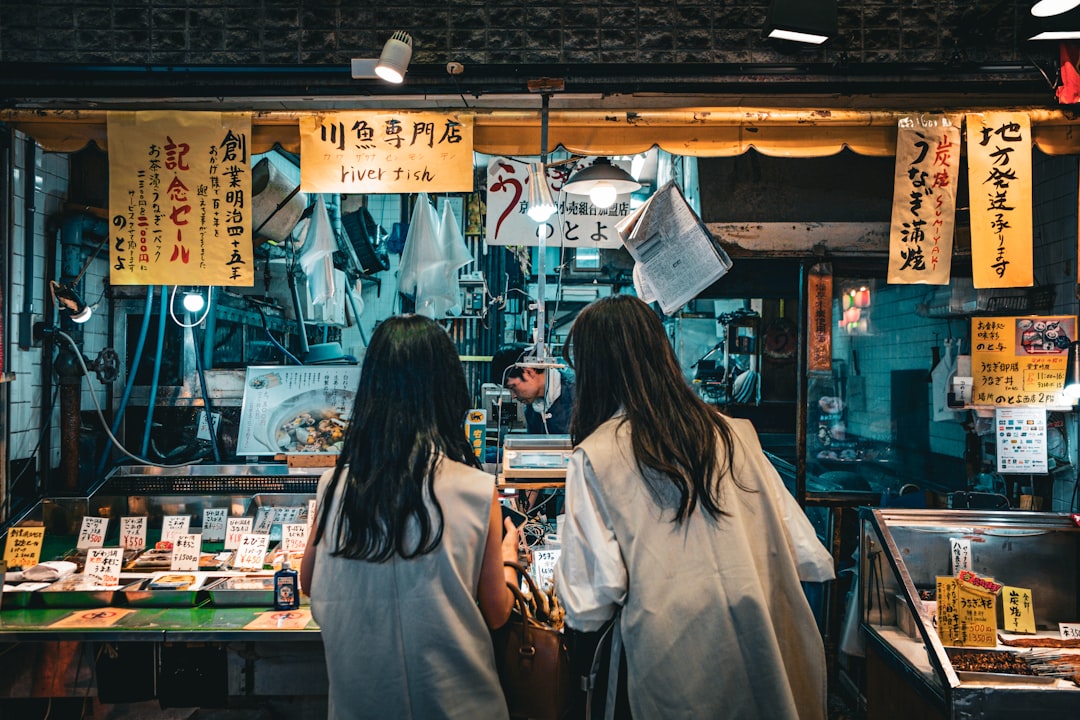 Kanazawa Omicho Seafood Market Tasting Guide: Best Bites, Etiquette & Insider Tips