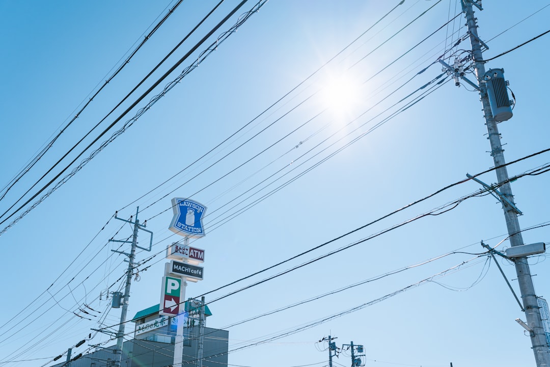 Retirer des Yens au Japon en 2026 : Distributeurs, Combini et Frais Expliqués