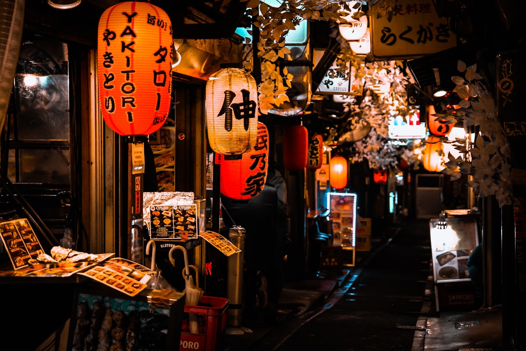 Tradisi Nomikai: Budaya Minum Bersama di Izakaya Jepang Setelah Kerja
