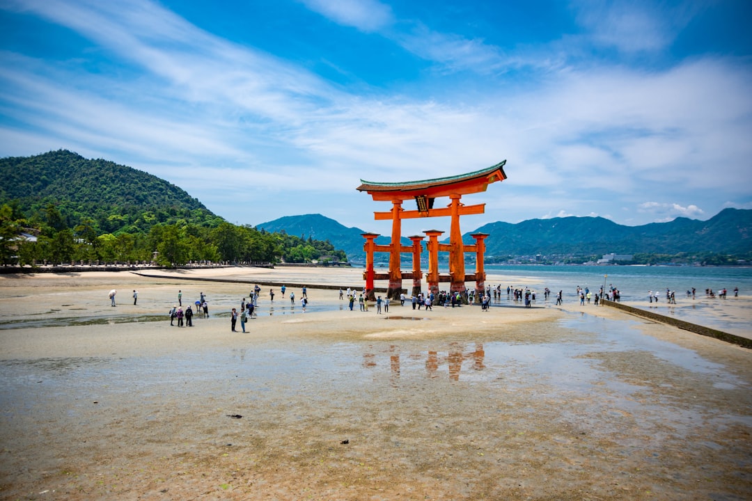 Itsukushima Floating Torii Gate on Miyajima: The Complete Visitor’s Guide